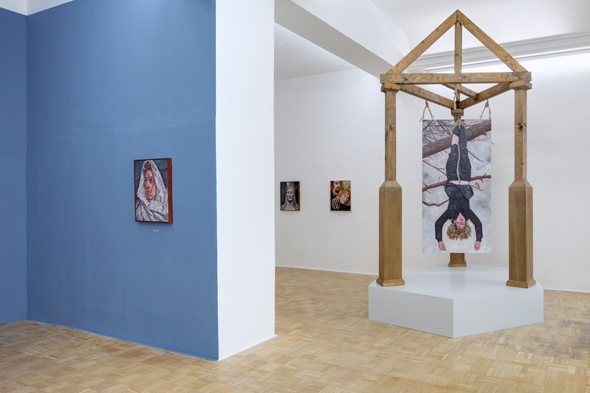 Alex Tennigkeit, A Hint of Lightness, exhibition view
