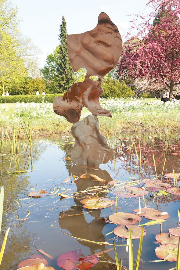 berlinartlink_rachel-de-joode_sculptureinpond