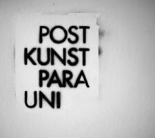 an artwork showing black and white text that says Post Kunst Para Uni