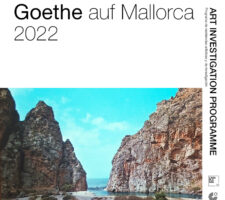 Poster for Goethe auf Mallorca. Title in black against a white background. Below is a photo of a beach in Mallorca