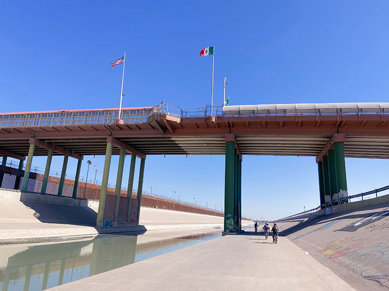 Photo of the American and Mexican border
